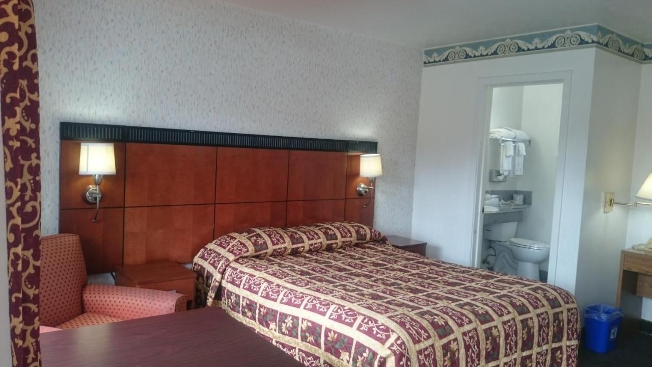 Monterey Fairgrounds Inn Экстерьер фото