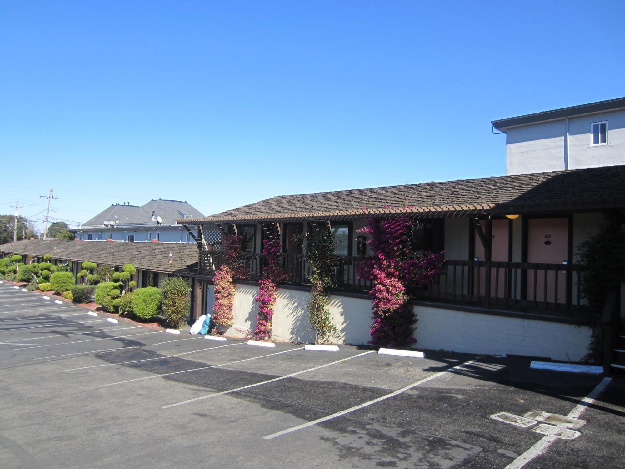 Monterey Fairgrounds Inn Экстерьер фото