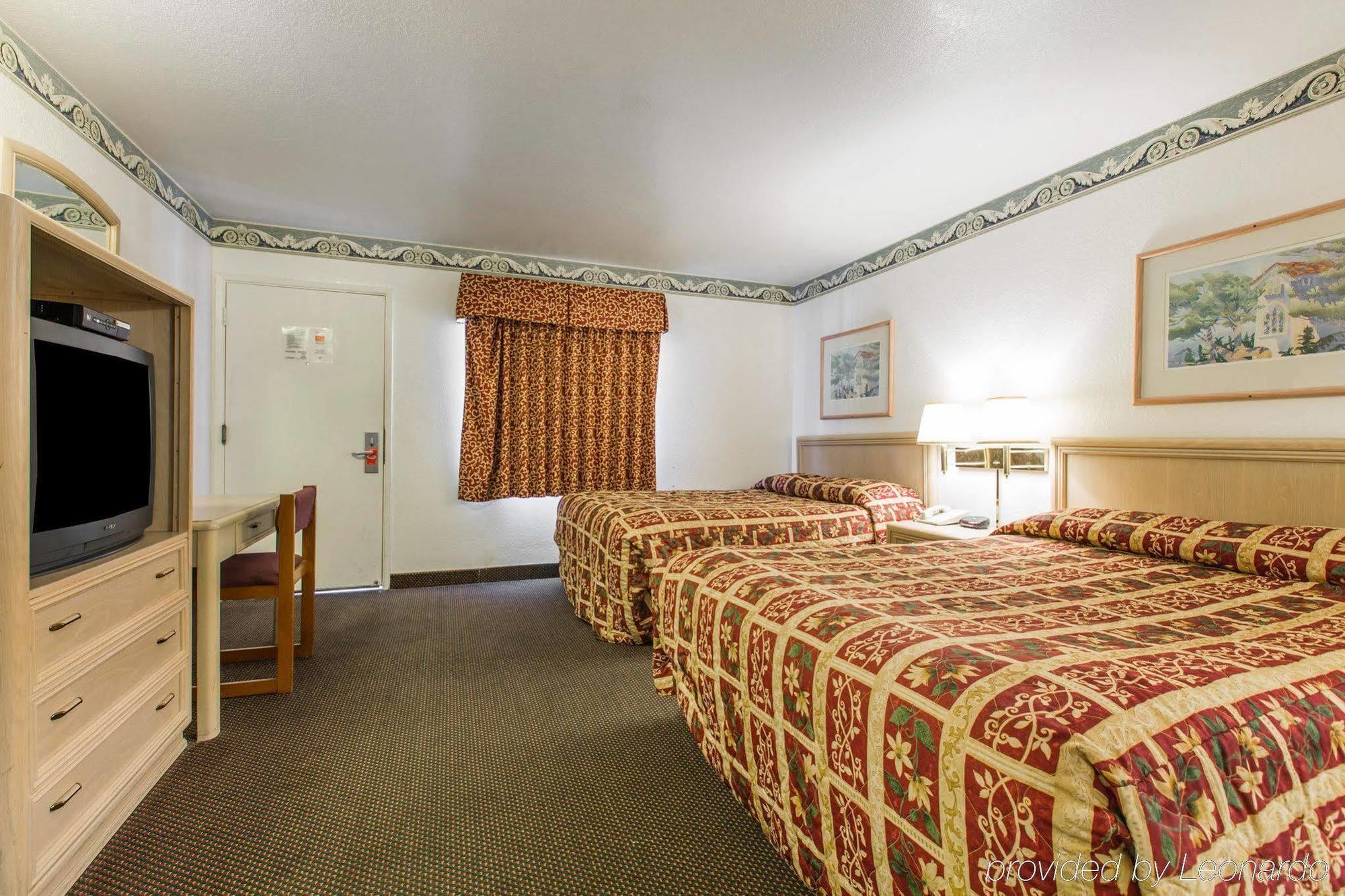 Monterey Fairgrounds Inn Экстерьер фото