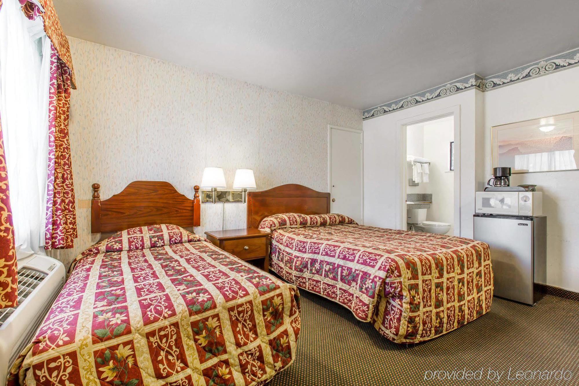 Monterey Fairgrounds Inn Экстерьер фото