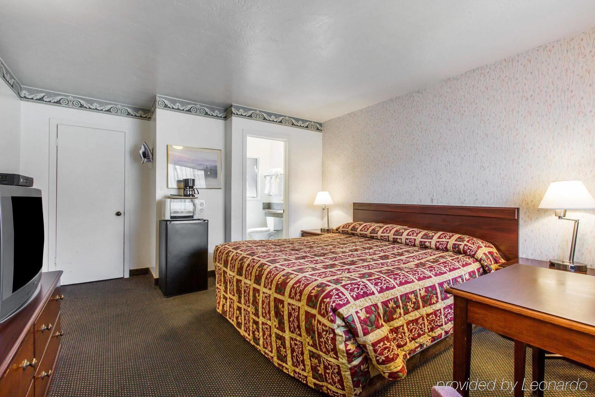 Monterey Fairgrounds Inn Экстерьер фото