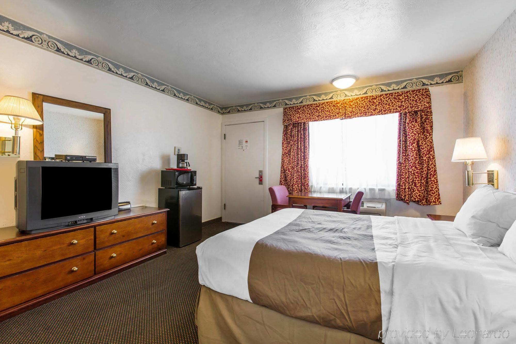 Monterey Fairgrounds Inn Экстерьер фото