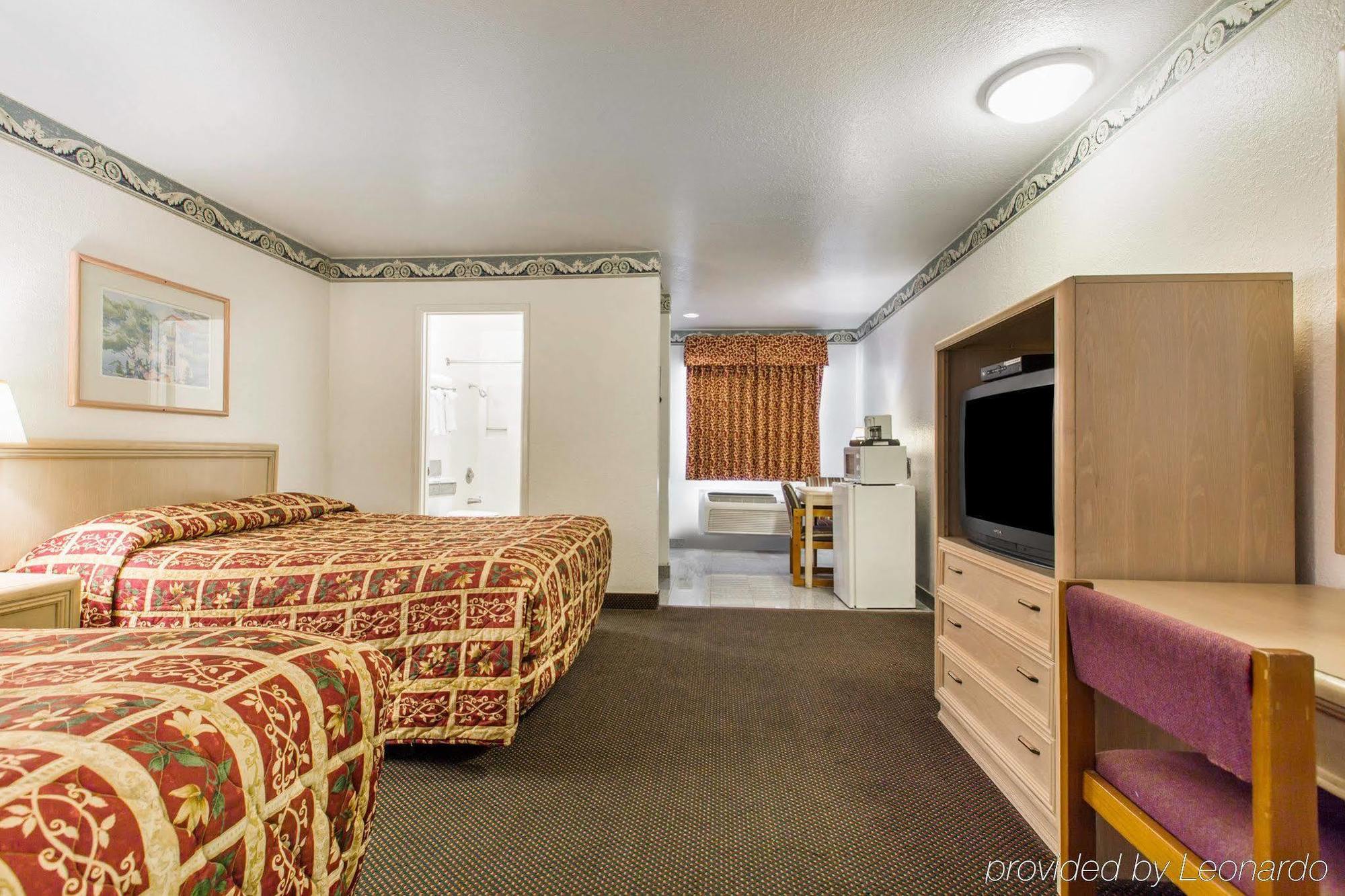 Monterey Fairgrounds Inn Экстерьер фото